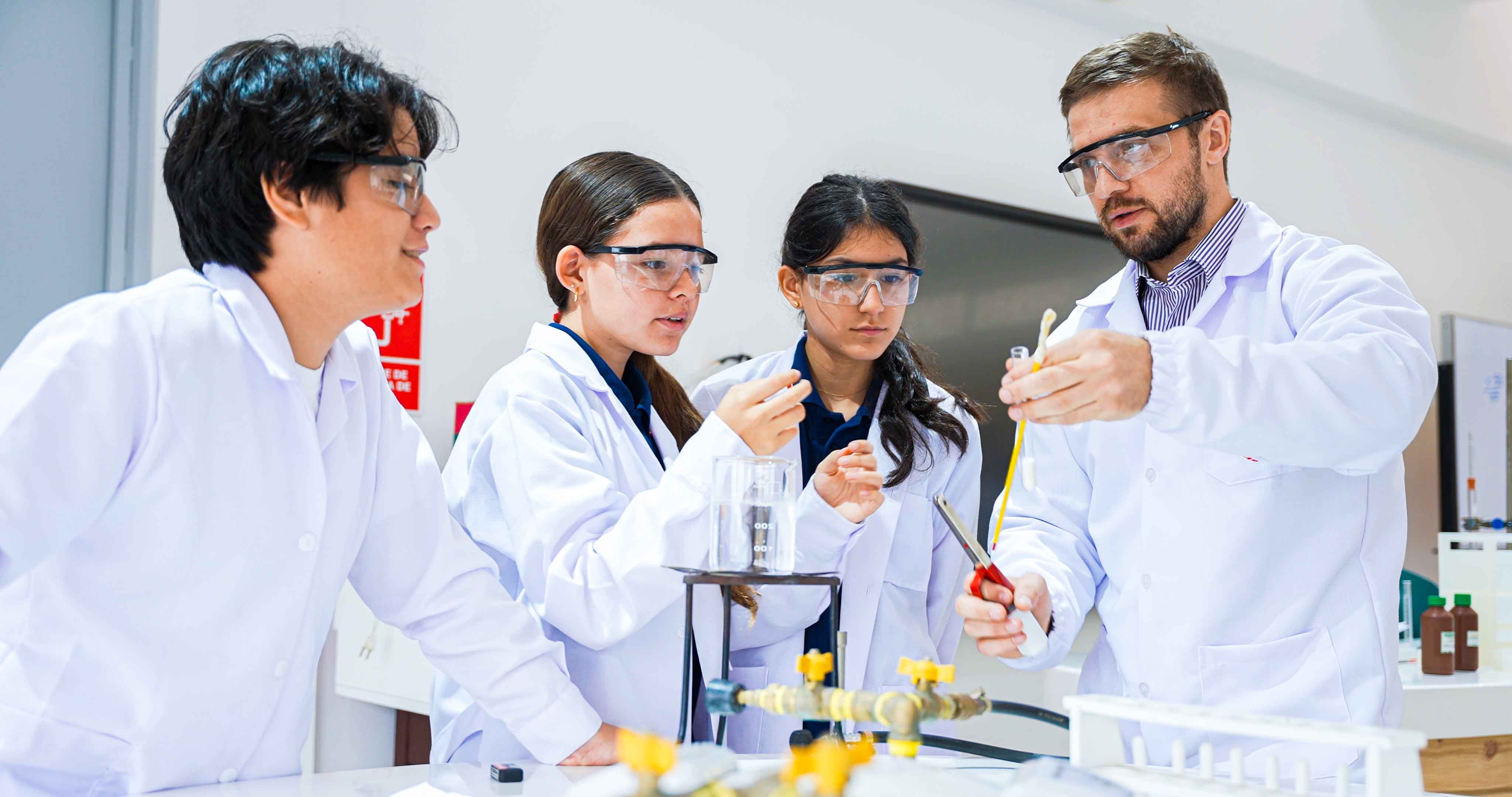 Excelencia académica | Colegio Peruano Británico | Nord Anglia - Full Width Image