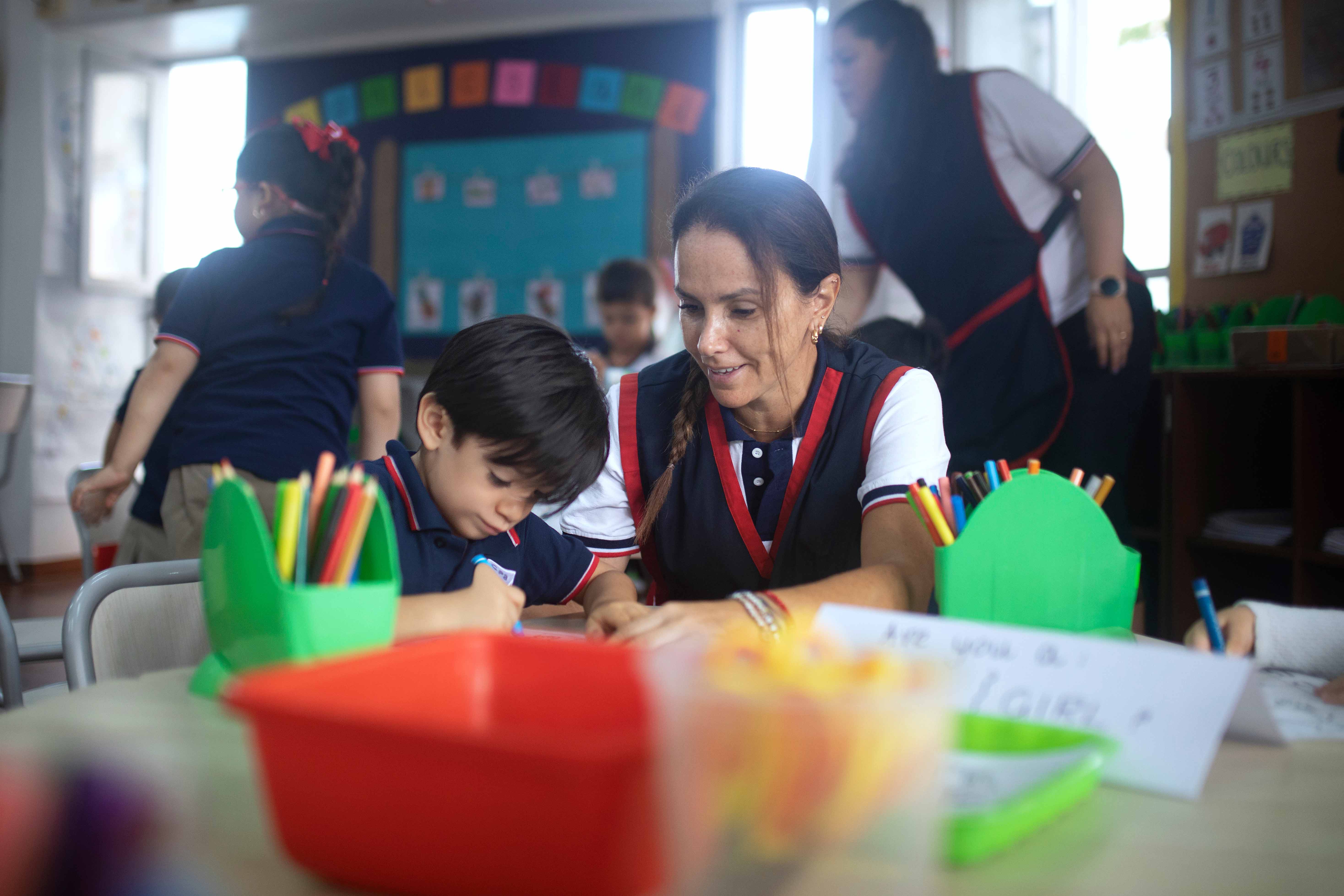 Excelencia académica | Colegio Peruano Británico | Nord Anglia - Small Text And Image