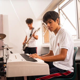 CPB_OutstXP_Featurecards_310x310_5