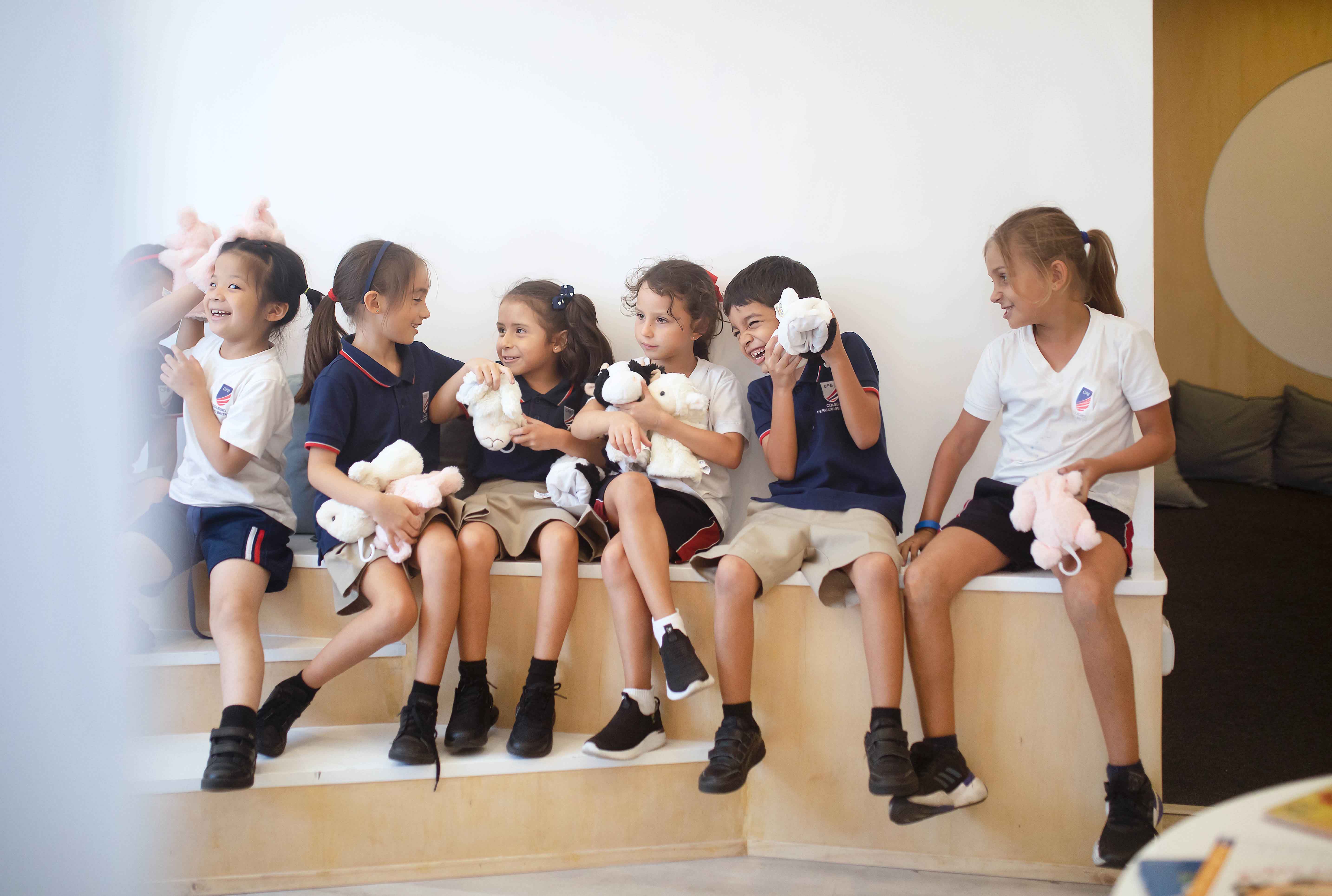 Excelencia académica | Colegio Peruano Británico | Nord Anglia - Visual Time Line Tabs