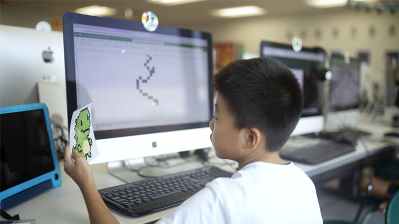 Colegio Peruano Británico | British School Peru - Feature Cards Pattern